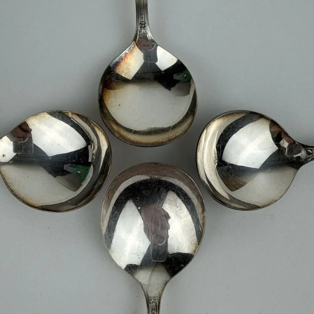 Oneida Wm Rogers Artistic Round Soup Spoons Set of 4